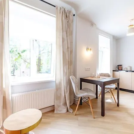 Feels Like Home, Center, Free Parking Apartment