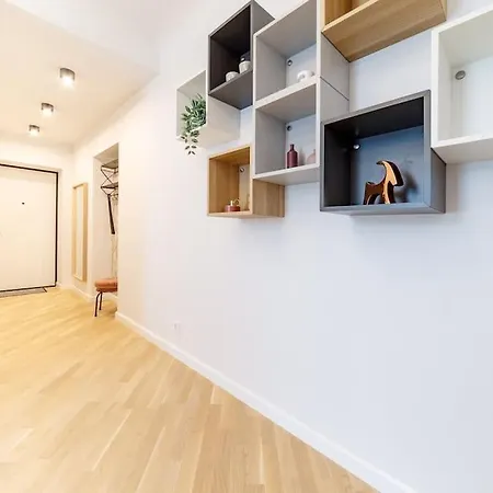 Feels Like Home, Center, Free Parking Apartment *
