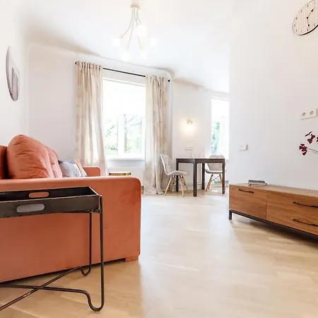 Apartment Feels Like Home, Center, Free Parking *